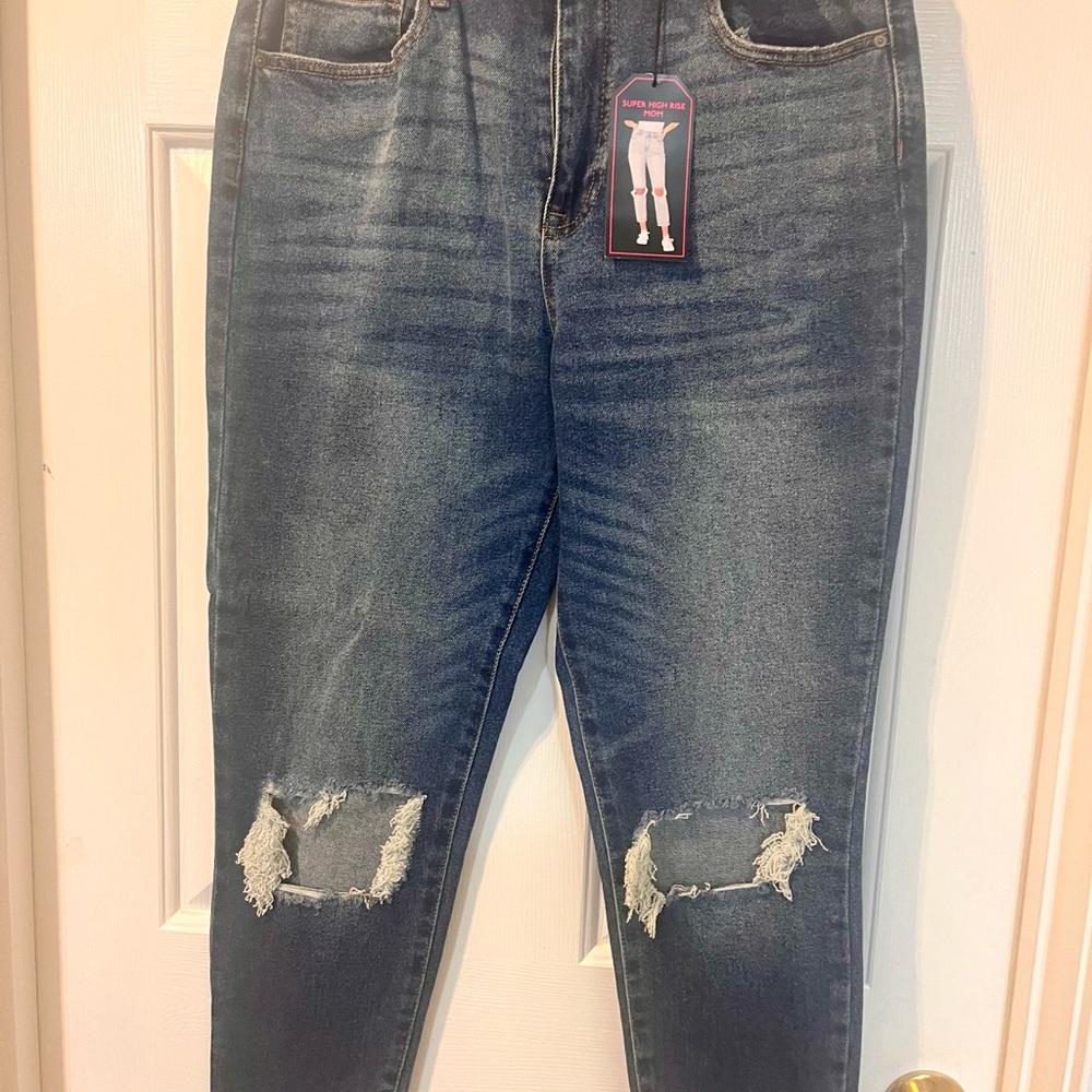 No Boundaries High-Rise Mom Jeans – Size 13 (NWT)